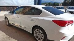 FOCUS IÇIN UYUMLU 2019+ KAPI ÇITASI PIANO BLACK