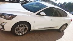 FOCUS IÇIN UYUMLU 2019+ KAPI ÇITASI PIANO BLACK