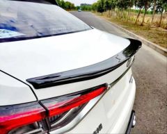 COROLLA 2019+ IÇIN UYUMLU BAGAJ USTÜ SPOILER B DIZAYN (PIANO BLACK)