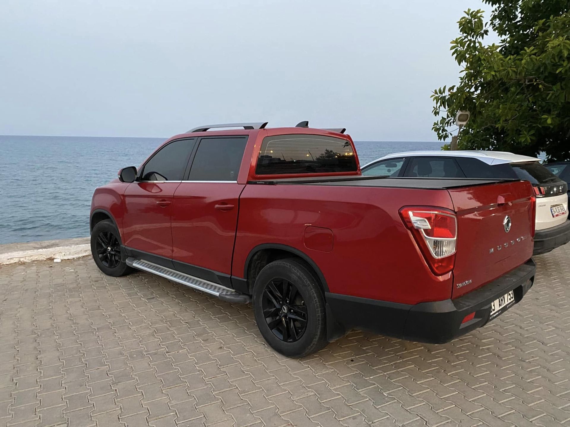 Ssangyong Musso Grand Yan Basamak Noktalı Model Gri