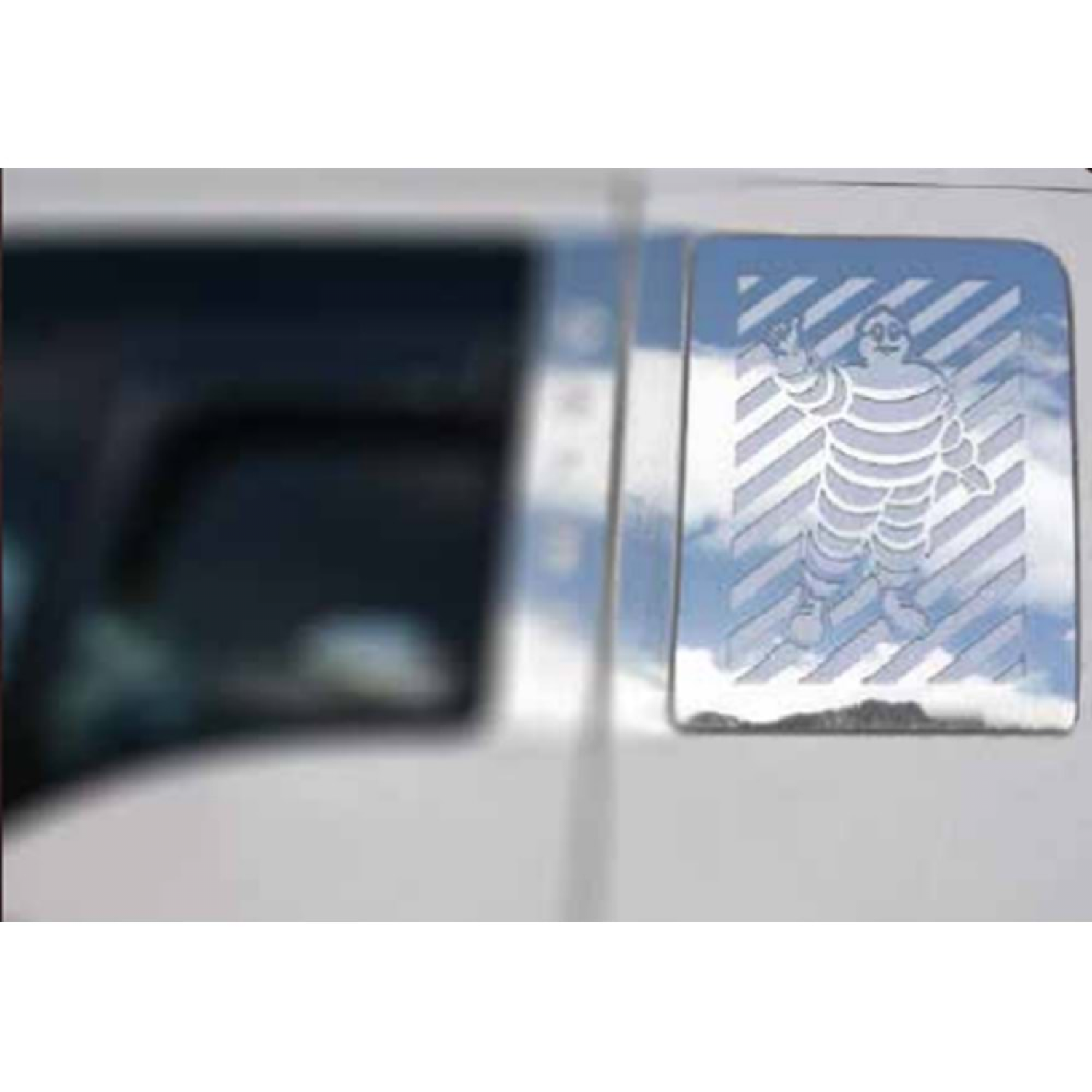 Mercedes Atego YATAK CAMI KROMU