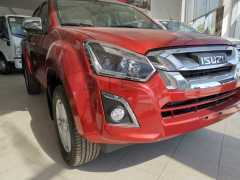 ISUZU D-MAX 2018+ FAR ÇERÇEVESİ KAPLAMA SİYAH SİNYAL ÇİZGİLİ
