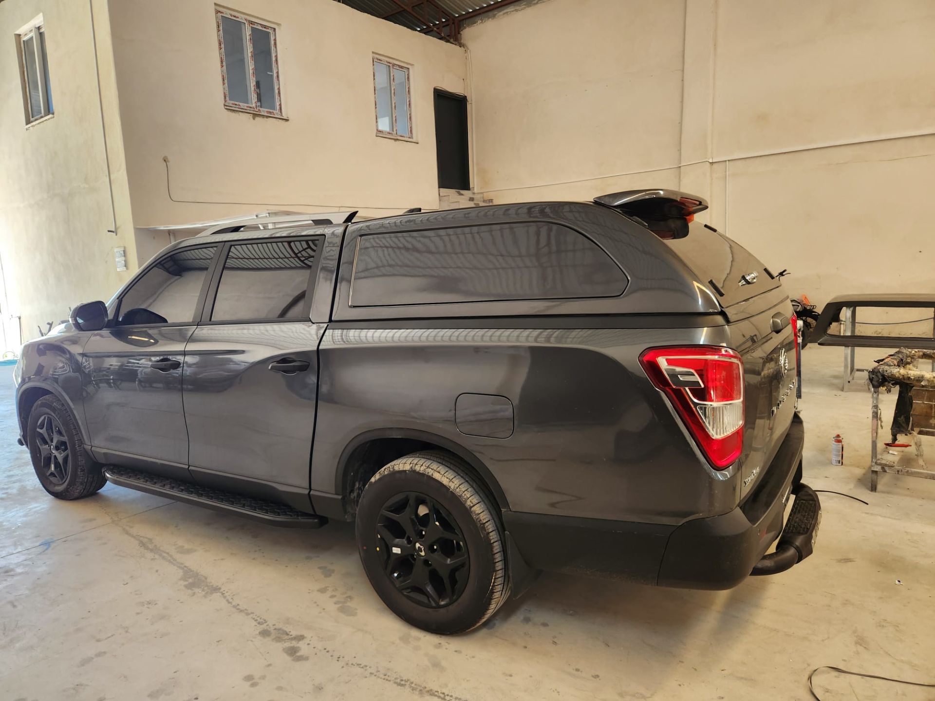 Ssangyong Musso Grand  Panelvan Camsız Kabin  ( Arka Camlı )