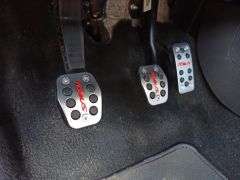 FOCUS IÇIN UYUMLU 2010-2019 PEDAL SETI KIRMIZI YAZILI MT