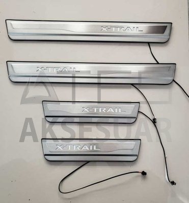 NISSAN X-TRAIL 2014-2017 IŞIKLI KAPI EŞİĞİ