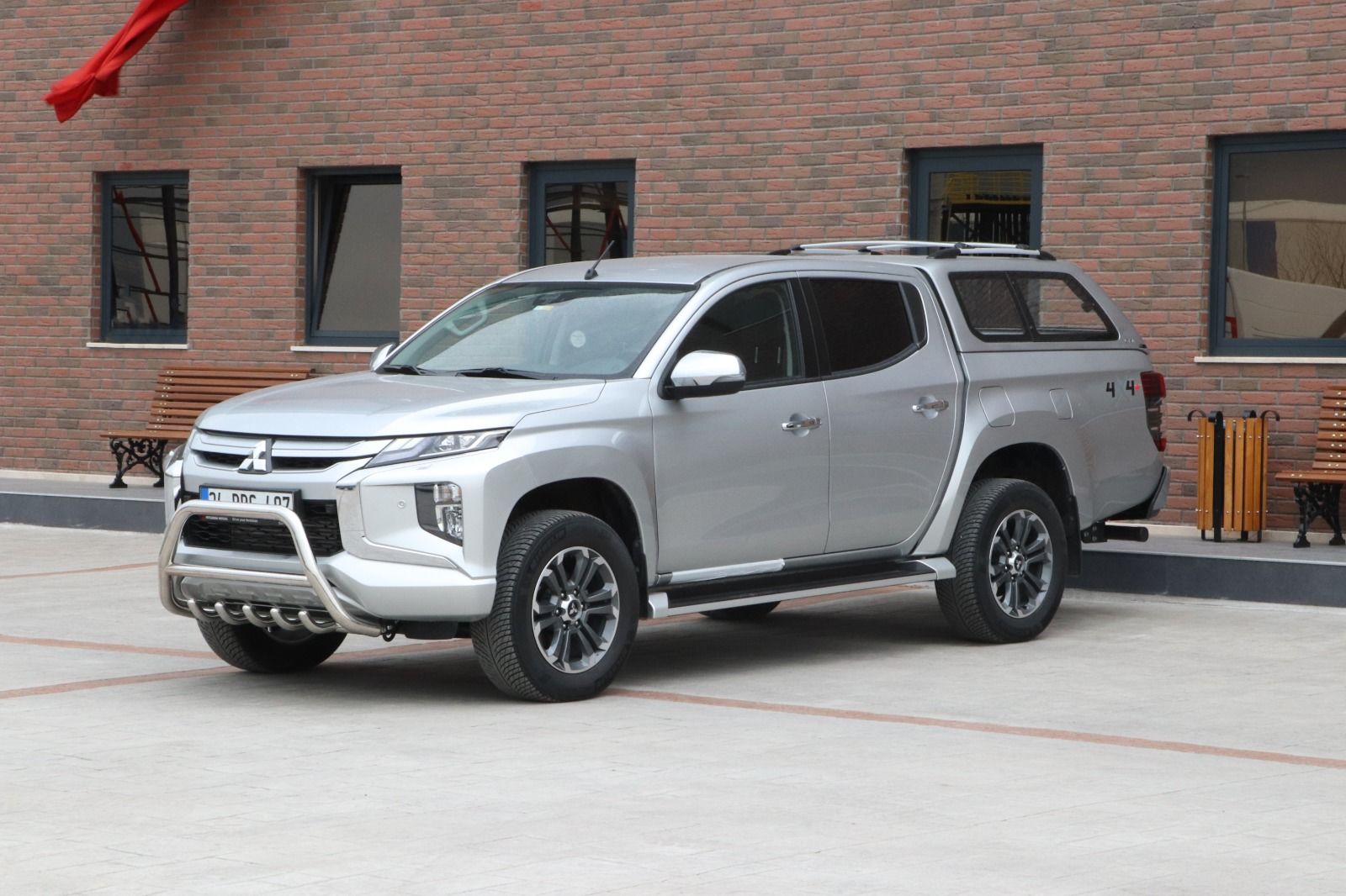 Mitsubishi L200 Krom Ön Koruma
