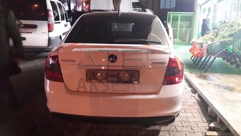 Skoda Rapid Yüksek Spoiler Boyalı