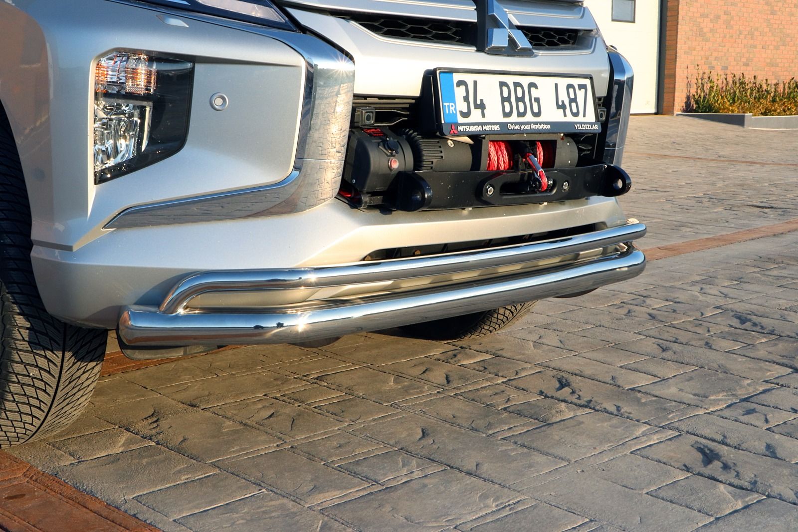 Mitsubishi L200 Krom Ön Koruma