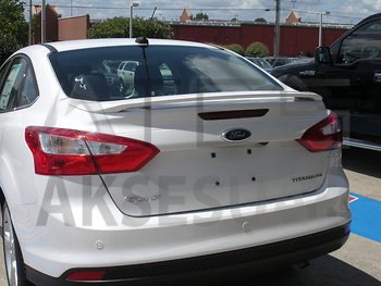 Ford Focus  Sedan 2019 Cam Üstü Spoiler
