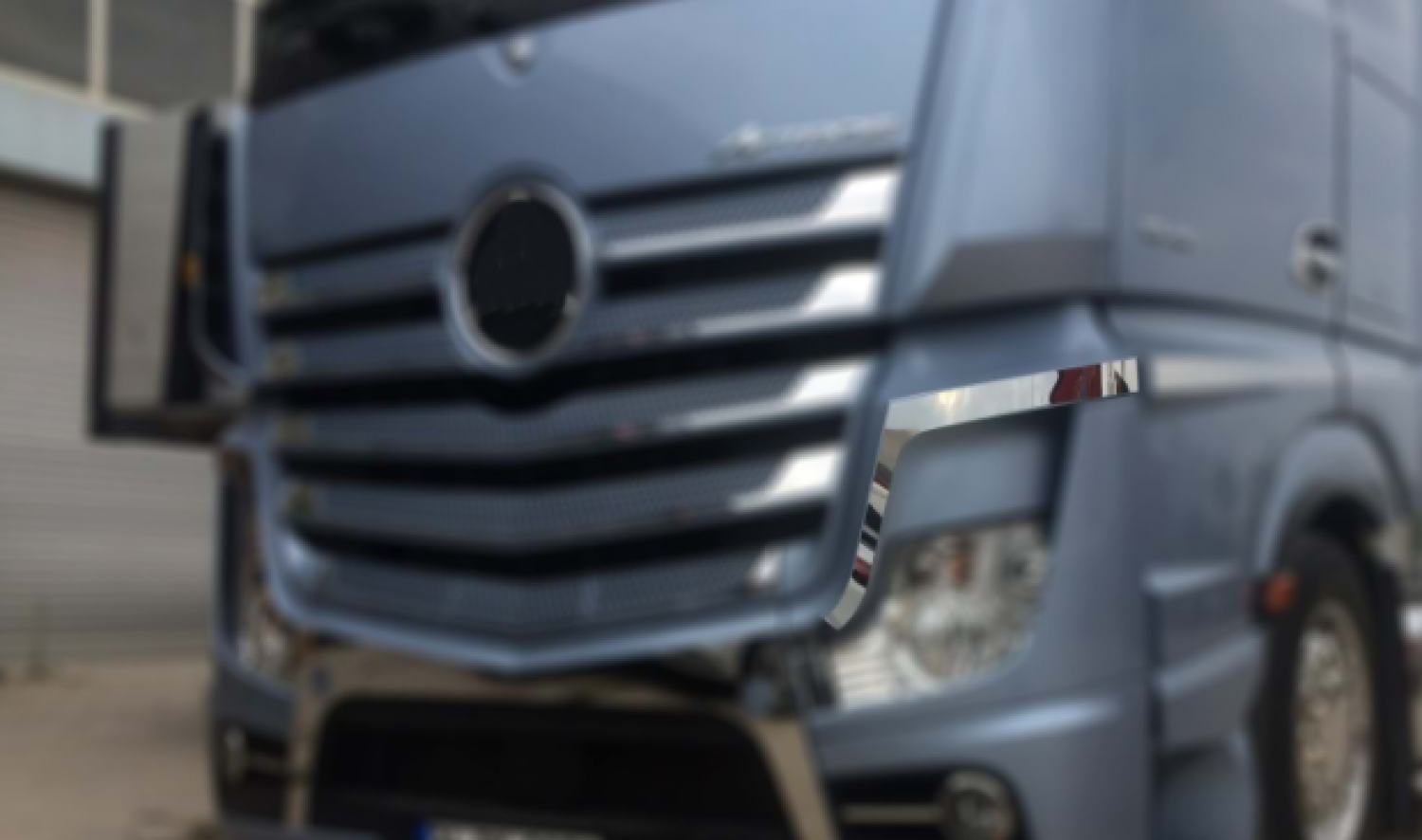 Mercedes Benz FAR ETRAFI KROMU