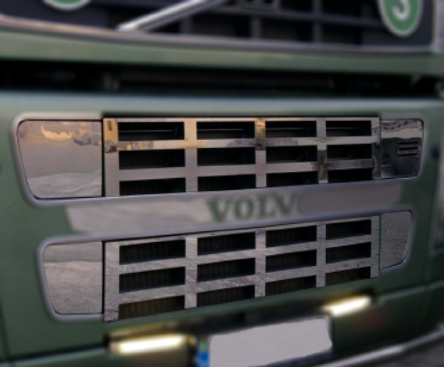 Volvo FH3 PANJUR ALTI PARÇA KROMU