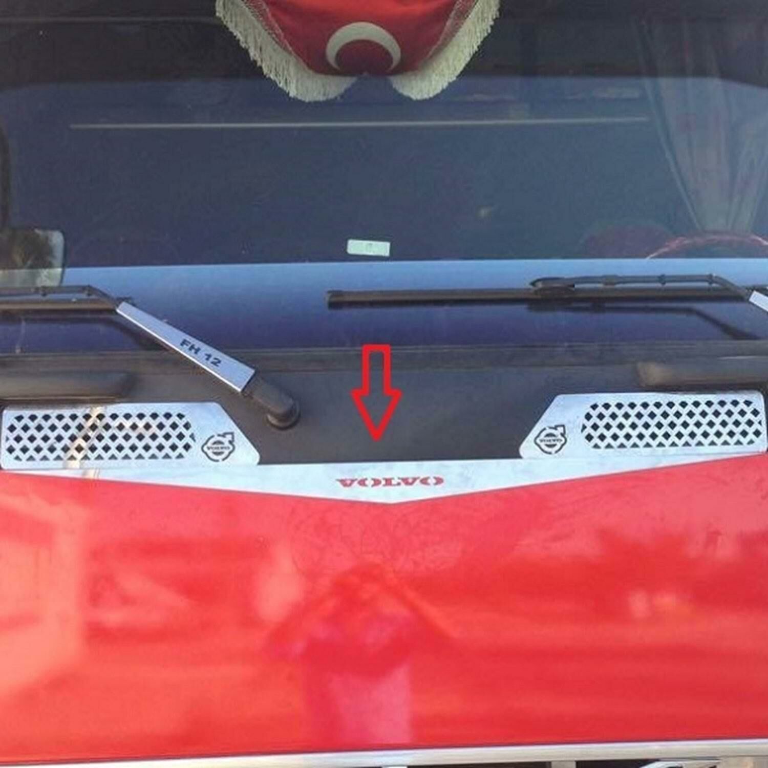 Volvo FH2-FH3 PANJUR ÜSTÜ PİRAMİD KROMU