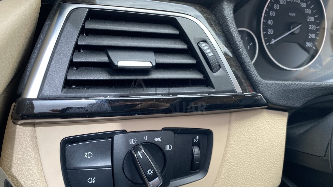 3 SERİSİ F30 GÖĞÜSLÜK ÇITASI - PIANO BLACK (2 PARÇA)