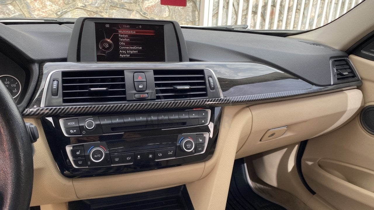 3 SERİSİ F30 GÖĞÜSLÜK VE MENFEZ KAPLAMA SETİ - PIANO BLACK