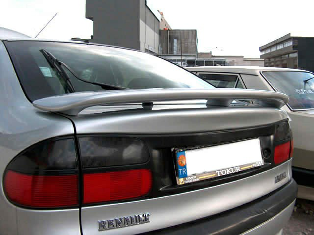 Renault Laguna 1 Spoiler