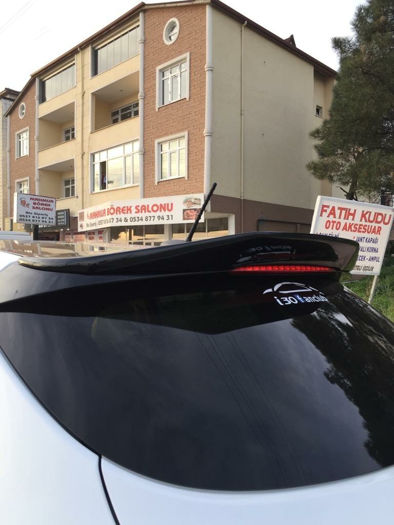 Hyundai İ30 Yeni Kasa Cam Üstü Anatomik Spoiler