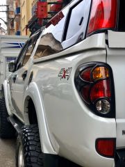 L200 2008-2014 IÇIN UYUMLU STOP ÇERCEVE KAPLAMA SIYAH