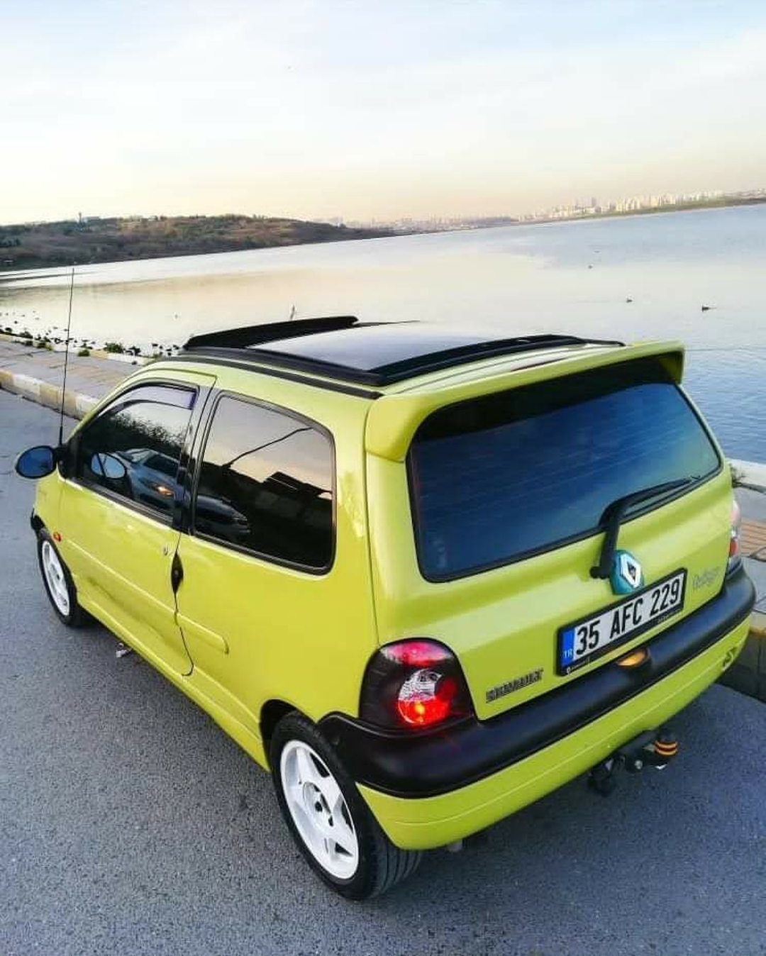 Renault Twingo Spoiler