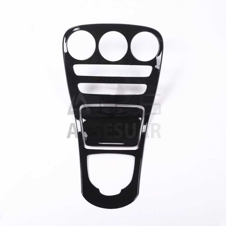 MERCEDES W205 ORTA KONSOL KAPLAMA - PIANO BLACK