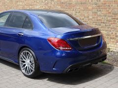 W205 C SERISI IÇIN SIYAH DIFÜZÖR & EGZOZ SETI (AMG SEDAN)  - SIYAH EGZOZ ILE