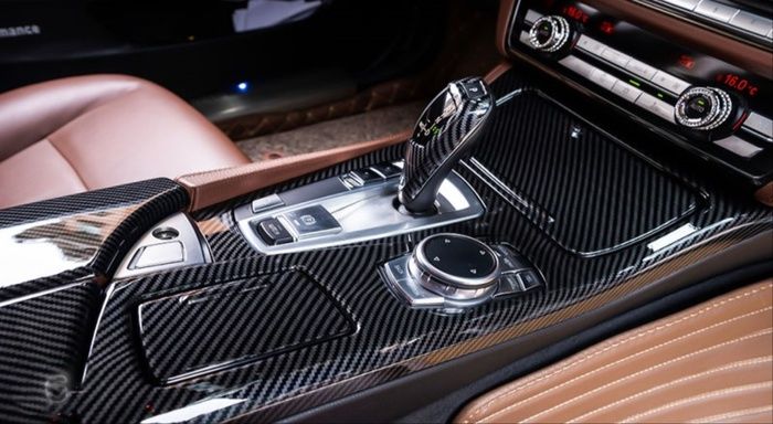 5 SERISI F10 IÇIN UYUMLU  VITES KONSOL KAPLAMA  SETI - KARBON