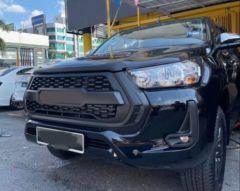 HILUX 2021+ IÇIN UYUMLU PANJUR (KIRMIZI YAZI ILE)