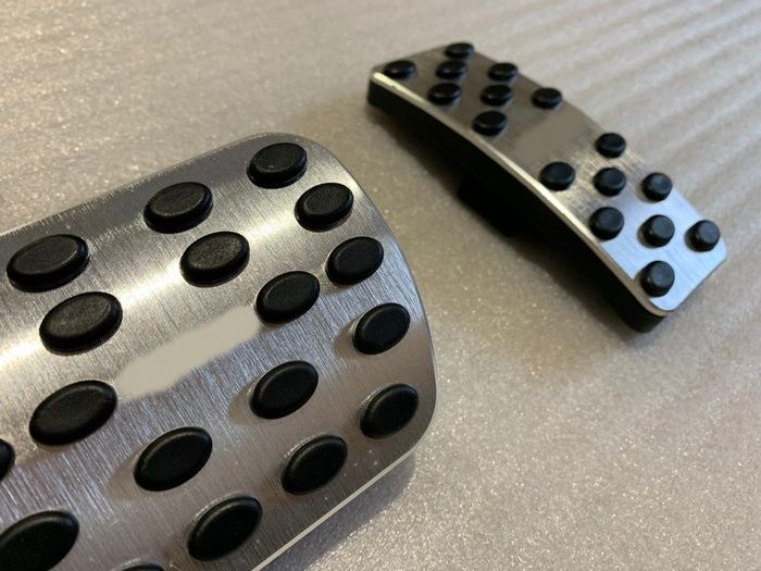 W117 CLA SERISI IÇIN UYUMLU AMG  PEDAL SETI 3 PARÇA