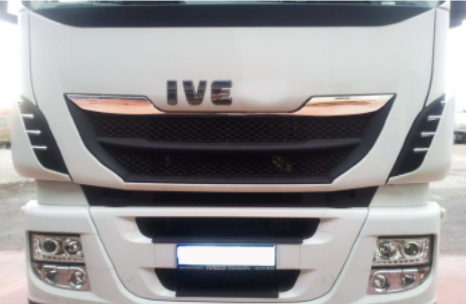 IVECO HIGHWAY  PANJUR KROMU 2 PARÇA