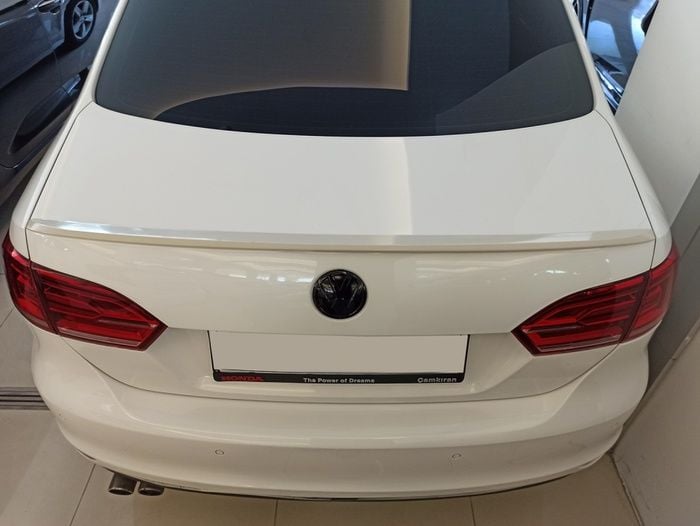 JETTA 2015-2018 IÇIN UYUMLU WING SPOILER - PIANO BLACK