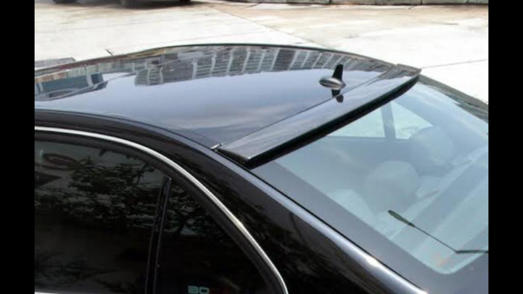 Mercedes W204 Cam Üstü Spoiler