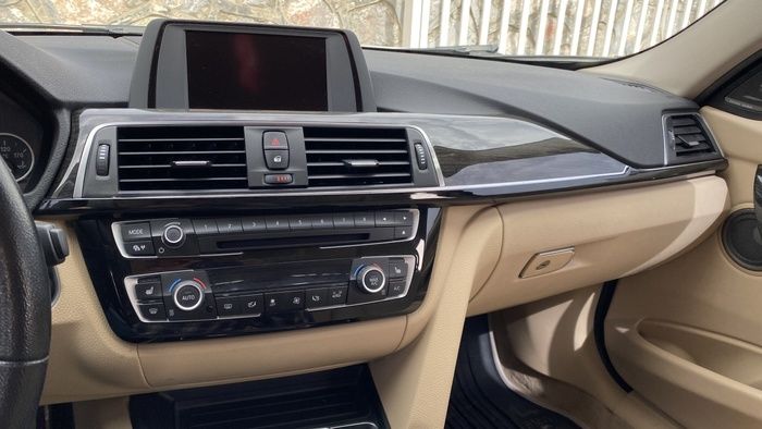 3 SERISI F30 IÇIN UYUMLU  GÖGÜSLÜK ÇITASI   - PIANO BLACK (2 PARÇA)