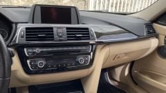 3 SERISI F30 IÇIN UYUMLU  GÖGÜSLÜK ÇITASI   - PIANO BLACK (2 PARÇA)