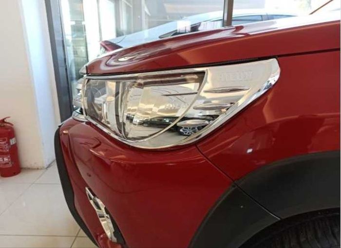 HILUX REVO 2016-2019 IÇIN UYUMLU FAR ÇERÇEVE KAPLAMA KROM