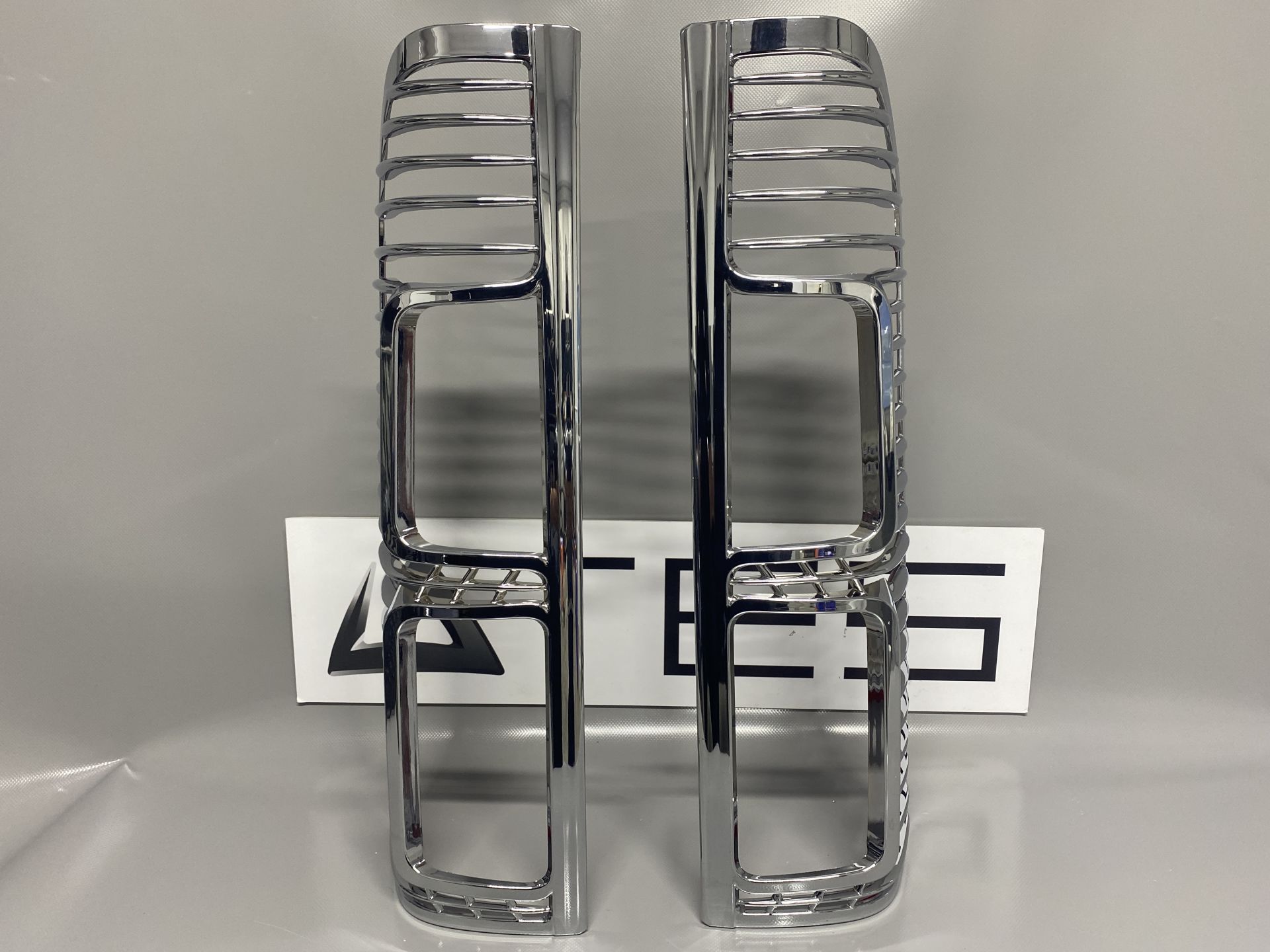 Renault Trafic 2015 ve Üzeri Krom Stop Çerçevesi