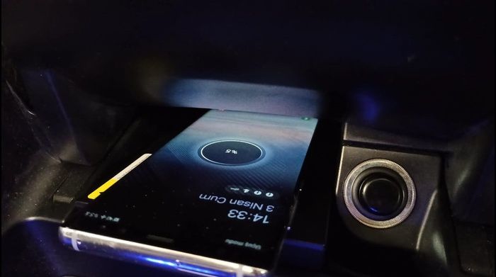 W205 2015-2018 C SERISI IÇIN UYUMLU KABLOSUZ SARJ STANDI