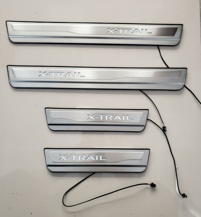 X-TRAIL 2014-2017 IÇIN UYUMLU ISIKLI KAPI ESIGI
