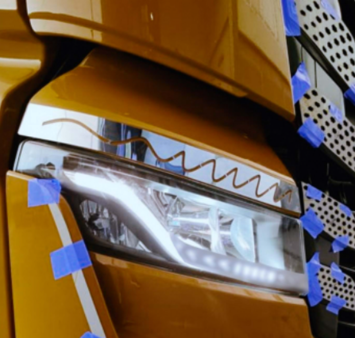 IVECO S-WAY  FAR ÜSTÜ ÇITA KROMU